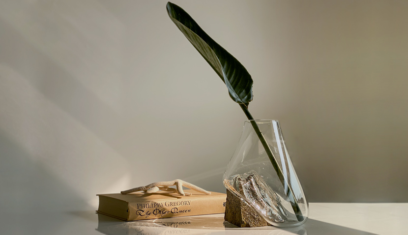 گلدان شیشه ای تلفیق شده با سنگ پیریت 111109