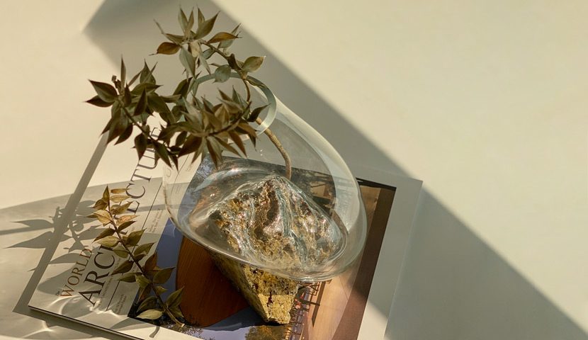گلدان شیشه ای ترکیب شده با سنگ پیریت 111108
