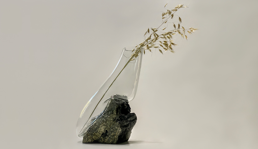 گلدان شیشه ای تلفیق شده با سنگ پیریت 120233