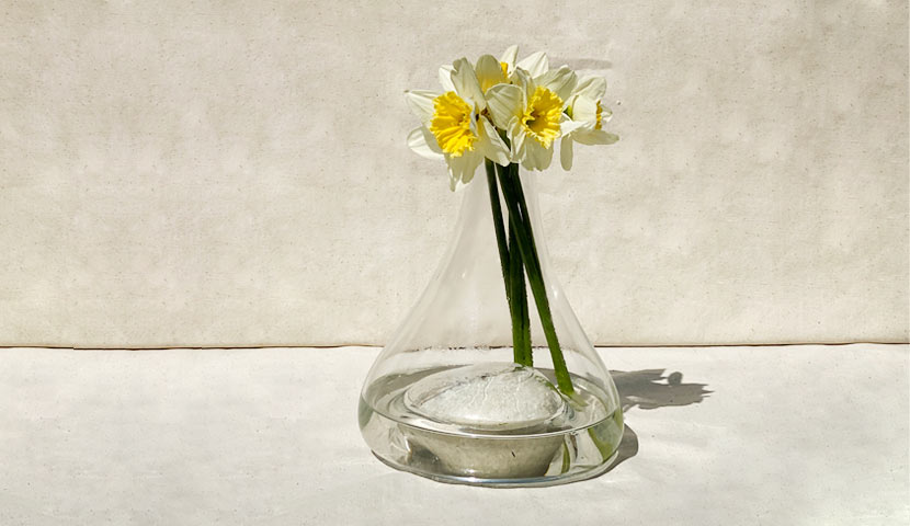 گلدان شیشه ای با پایه سنگی011513