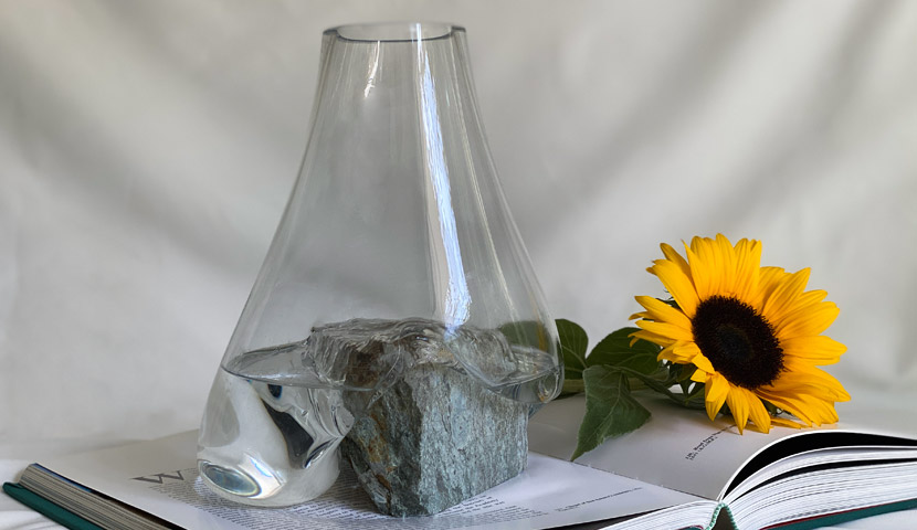 گلدان شیشه ای با پایه سنگی070704