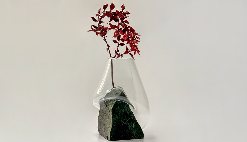 گلدان شیشه ای با پایه سنگ طبیعی بیرجند 120223