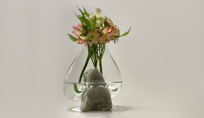 گلدان شیشه ای با پایه سنگ نمک 120235