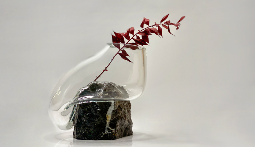 گلدان شیشه ای با پایه سنگ ویوی بلک 120215
