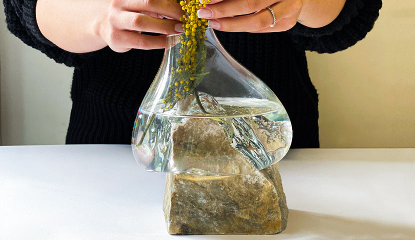 گلدان شیشه ای شفاف با پایه سنگ  112114