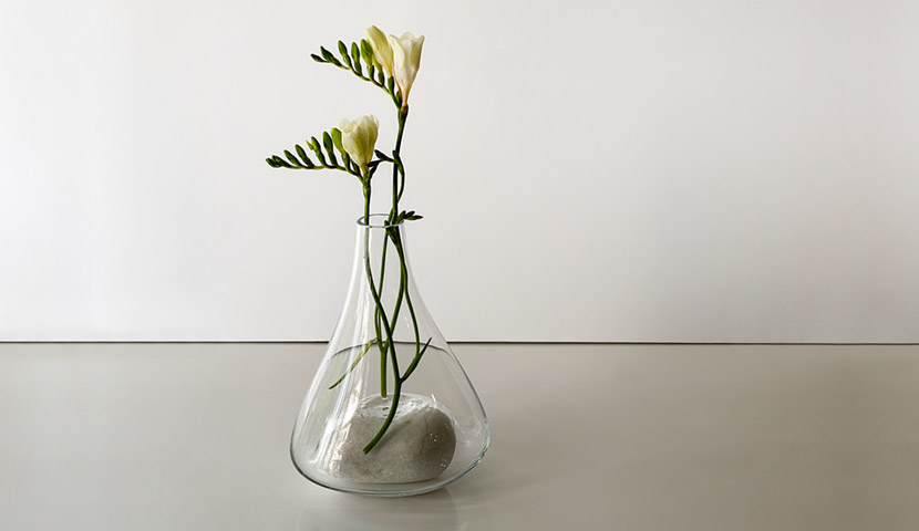 گلدان شیشه ای با پایه سنگی  121324
