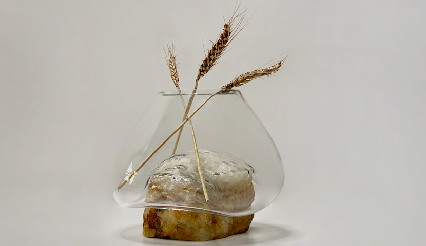 گلدان شیشه ای لاویا ساخته شده با پایه سنگ مرمریت 120219