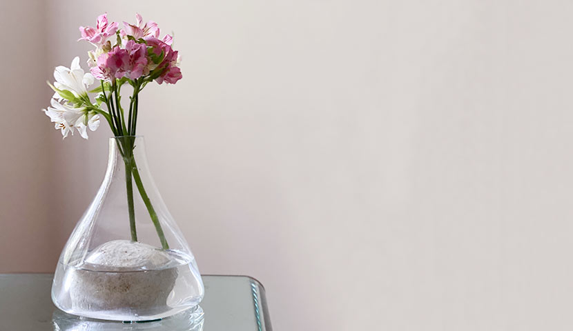 گلدان شیشه ای مدرن با سنگ چینی 011519