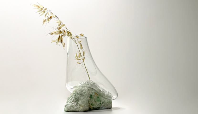 گلدان شیشه ای ساخته شده بر روی سنگ جلبر 120258
