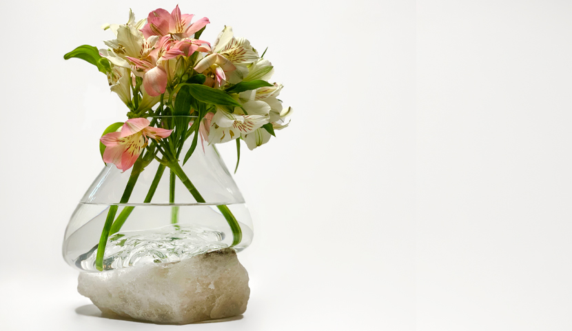 گلدان شیشه ای مدرن با سنگ نمک 120250