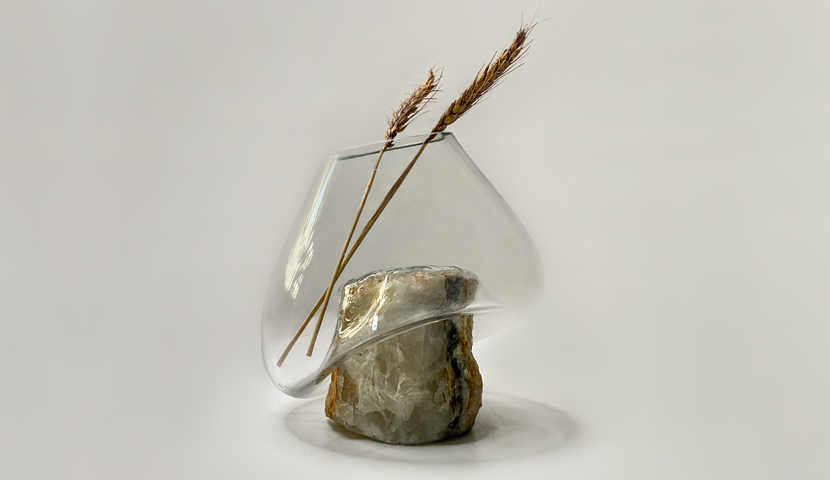گلدان شیشه ای مدرن ساده با سنگ مرمر 120244