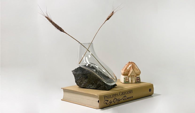 گلدان شیشه ای کوچک با پایه سنگ پیریت 111202