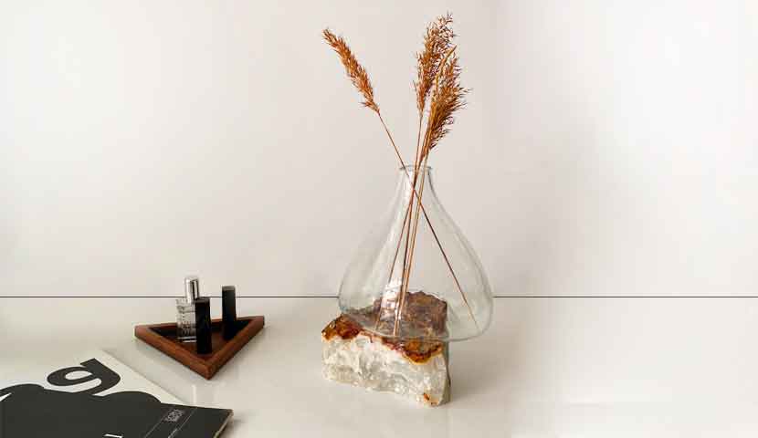 گلدان شیشه ای خاص با سنگ طبیعی01185
