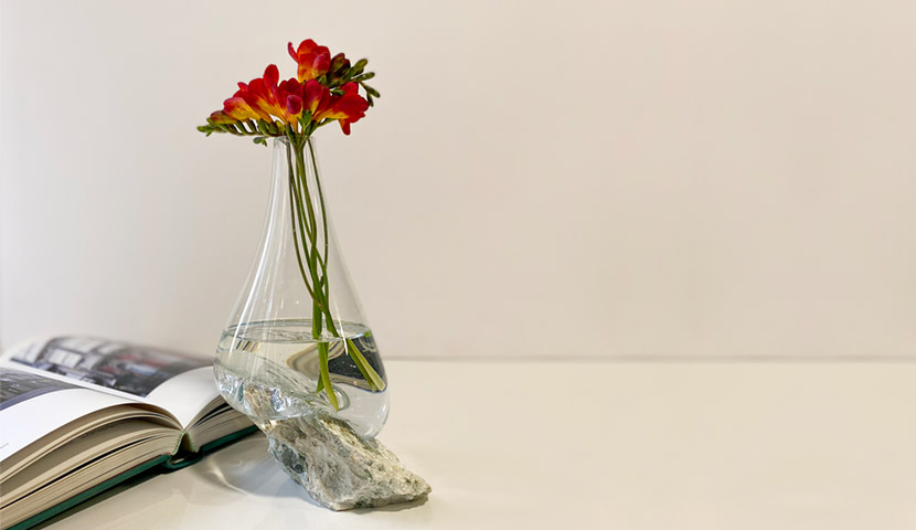 گلدان شیشه ای با سنگ جلبر  122417