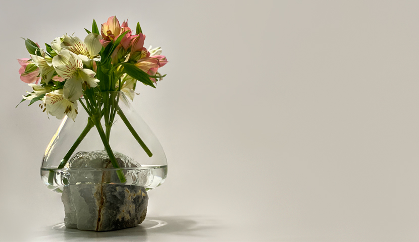 گلدان شیشه ای شفاف با سنگ مرمر 120232