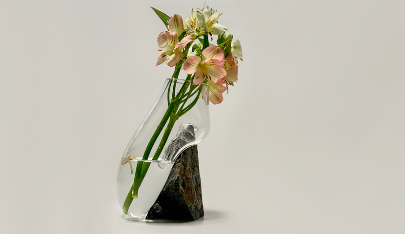 گلدان شیشه ای پایه سنگی با سنگ بیرجند 120242